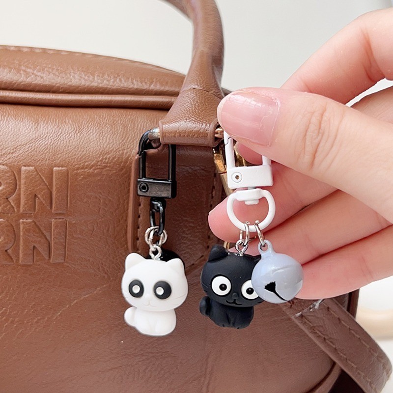 การ์ตูนเรซิ่นสีดําสีขาวแมวน่ารักคู่พวงกุญแจ-ตลกกระเป๋าเป้สะพายหลังตกแต่งจี้พวงกุญแจ - รูปที่ 2