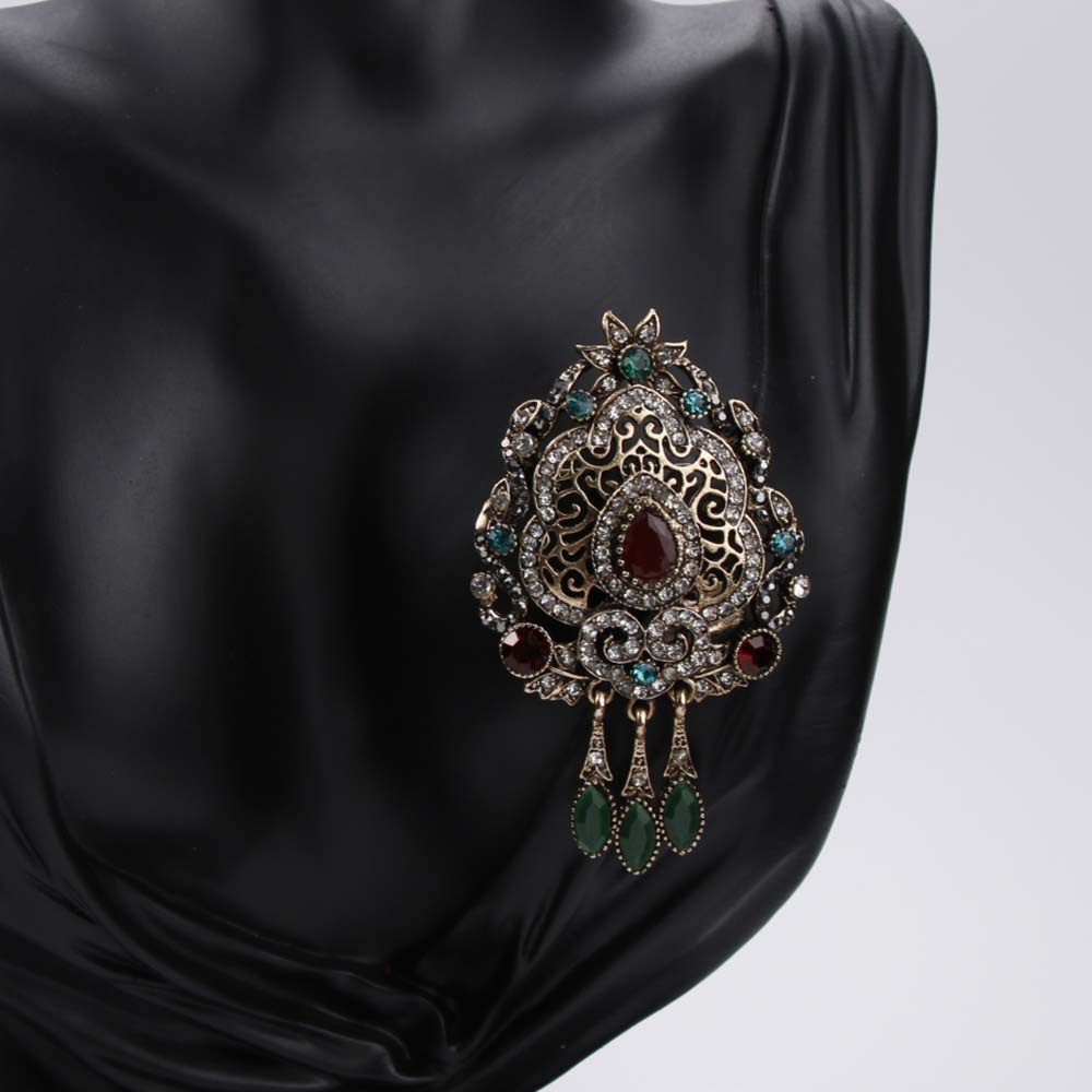 Vintage Rhinestone เข็มกลัดเรขาคณิตสําหรับผู้หญิงแฟชั่นเข็มกลัดเรซิ่น Water Drop จี้ Casual เครื่องประดับของขวัญ