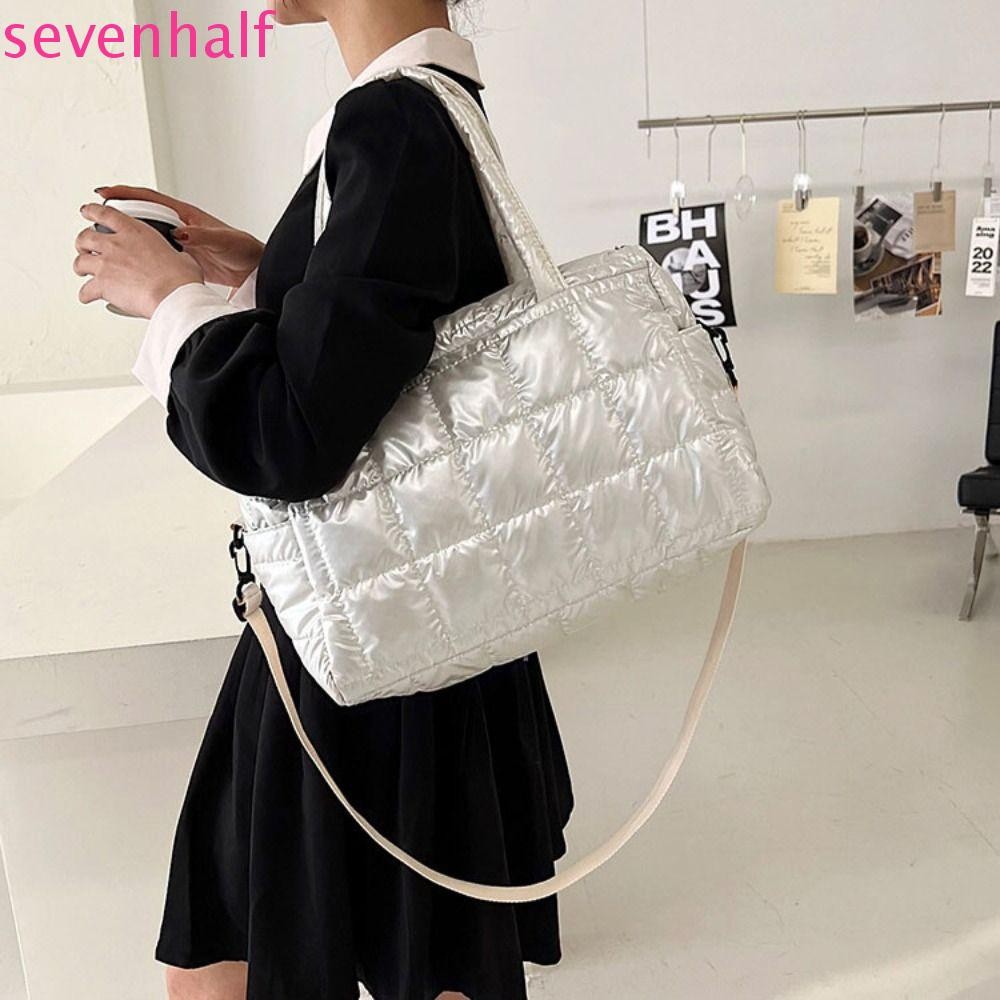 Sevenhalf Cloud Crossbody Bag, กระเป๋าสะพายความจุขนาดใหญ่ Bright Space Cotton Tote Bag, ของเล่นเด็กเงินสไตล์เกาหลีสีทึบกระเป๋าถือไนลอน Lady