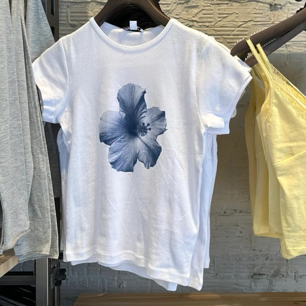 (จัดส่งตลอด 24 ชั่วโมง)เสื้อยืด Baby Tee เสื้อครอป เสื้อยืดลายดอกไม้สีน้ำเงิน สไตล์มินิมอล เรียบแต่ดูดี ผ้าฝ้าย 100%