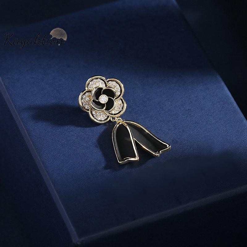 เข็มกลัดลายดอก.camellia blossom ribbon pin สำหรับแฟชั่นผู้หญิง เพิ่มความเก๋ให้ชุดเสื้อกันหนาวและเสื้อผ้าเครื่องประดับของคุณ