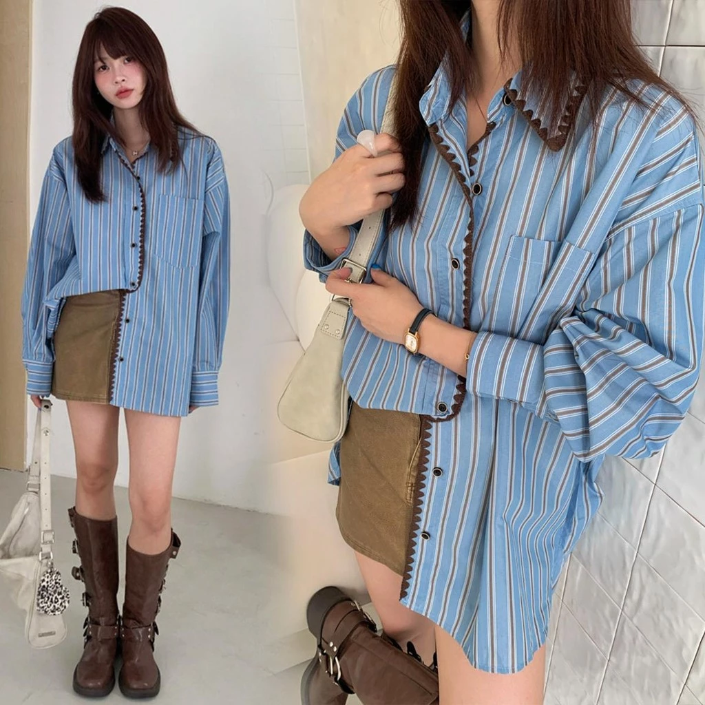 Chili Koko เสื้อเชิ้ตแขนยาวลายทางแนวตั้งสีน้ำเงินสำหรับผู้หญิงในช่วงฤดูร้อนสไตล์เกาหลีแฟชั่นลำลองหลวมปักสีตัดกัน 99140