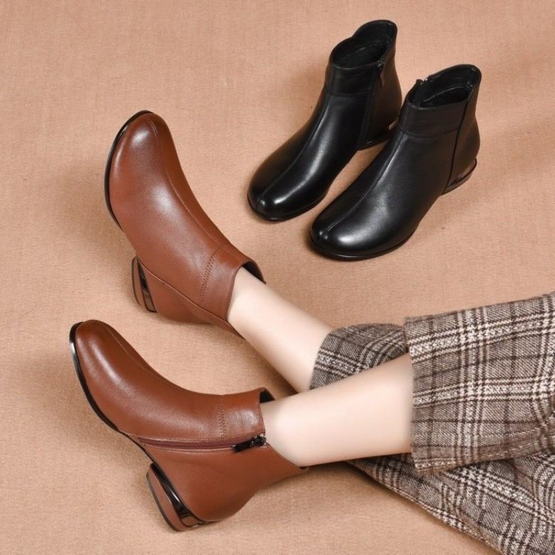 หนังนุ่ม Martin Boots ผู้หญิงใหม่ Low-Heeled Short-Tube รองเท้าหนังรองเท้าแบน