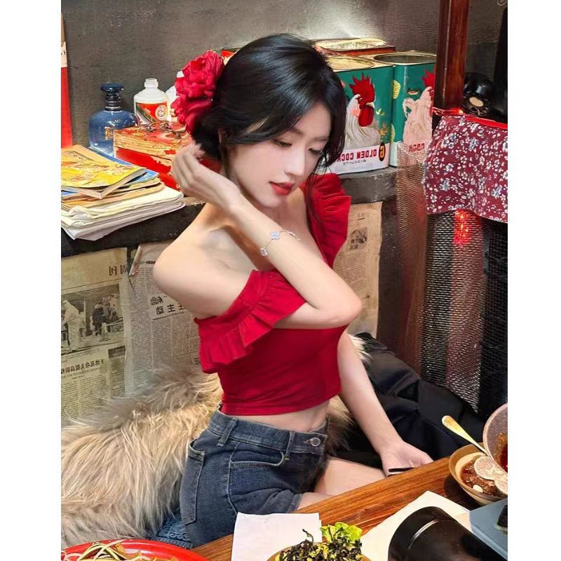 เสื้อยืดแขนบินเล็กคอสี่เหลี่ยมใหญ่สีแดงแบบสบายๆสไตล์สั้นออกแบบฤดูร้อนสำหรับผู้หญิงเสื้อสำหรับสาวฮอตส