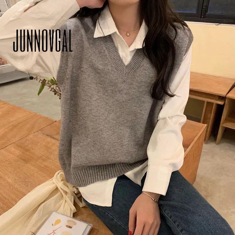 Junnovgal ผู้หญิงเสื้อกั๊กถักคอวีสีทึบทรงหลวม 2024 ลําลองสไตล์ใหม่