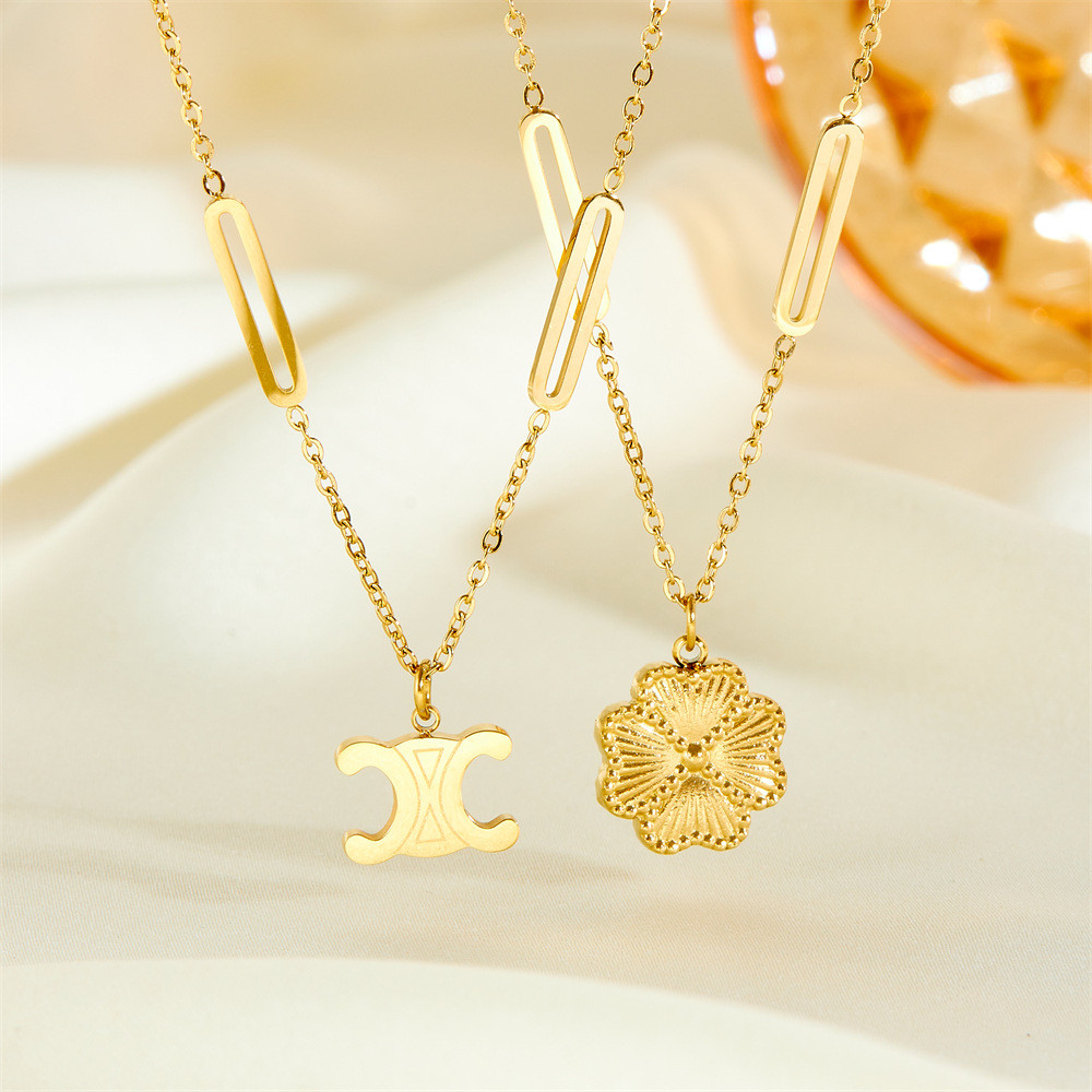 High-end Feeling แฟชั่น All-Match Niche Arc de Triomphe Four-Leaf Clover สร้อยคอเหล็กไทเทเนียมเครื่องประดับ Non @