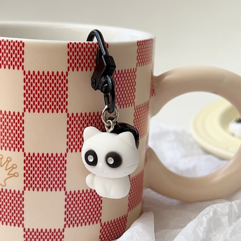 การ์ตูนเรซิ่นสีดําสีขาวแมวน่ารักคู่พวงกุญแจ-ตลกกระเป๋าเป้สะพายหลังตกแต่งจี้พวงกุญแจ - รูปที่ 5