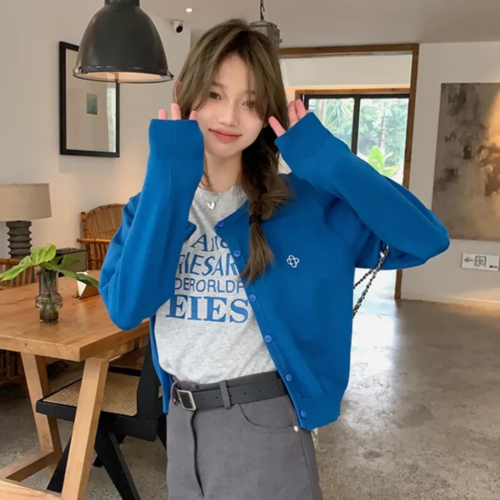 Wu 77 ดูสีขาว Royal Blue สั้นถักเสื้อสเวตเตอร์ถักผู้หญิงเกาหลีสไตล์อ่อนโยนเย็บปักถักร้อยคนเล็ก Slimm