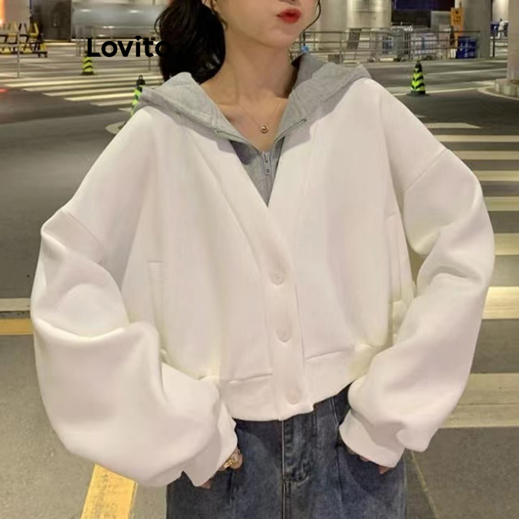Lovito เสื้อโค้ทผู้หญิง แบบแพทช์เวิร์ก เย็บแต่งหลอกสองชั้น กระดุมหน้า สไตล์ลำลอง LNA35027 (สีขาว)
