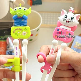 Disney Toy Story Strawberry Bear ตะเกียบฝึกเด็กเด็กวัยหัดเดินฝึกเสริมอุปกรณ์การเรียนรู้สําหรับเด็ก