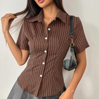 เสื้อเชิ้ตแขนสั้นพิมพ์ลายทางสำหรับผู้หญิง มีปกและเอวบาง เหมาะกับการเดินทางและการแต่งตัวในหลายสไตล์
