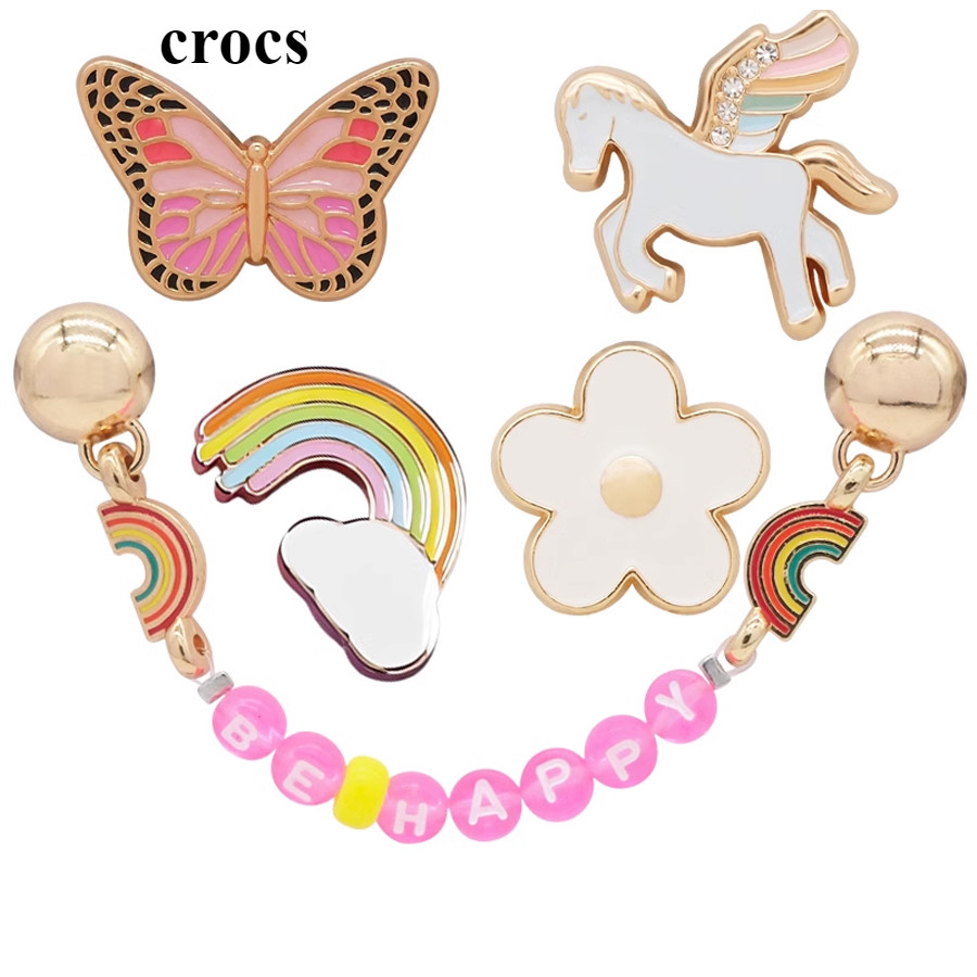 Crocs แฟชั่นสาวที่ถอดออกได้รองเท้าหัวเข็มขัด DIY โลหะ Rainbow Flying Horse รองเท้าดอกไม้ Croc