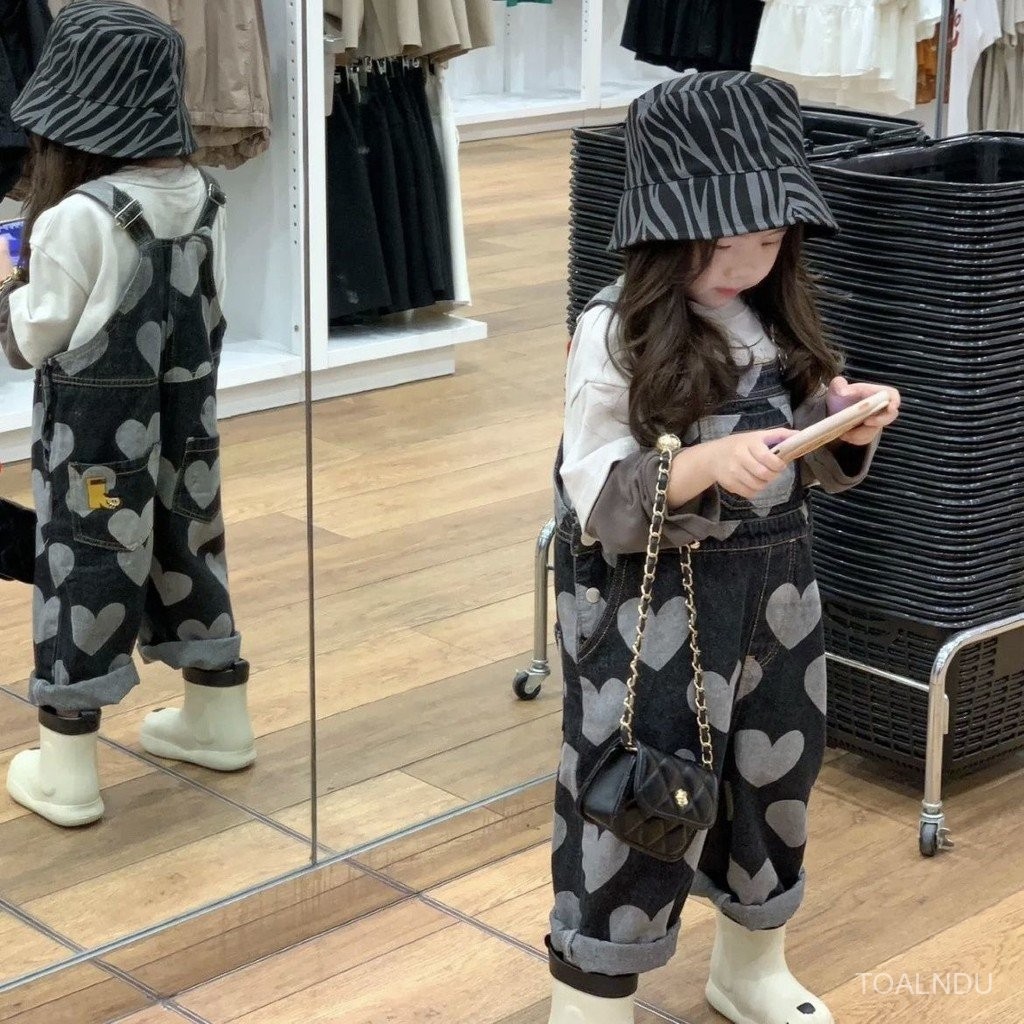 ชุด6ชุดสำหรับเด็กผู้หญิงสไตล์ตะวันตกสำหรับเด็กกลางและเล็กฤดูใบไม้ร่วง5เทรนด์กางเกงยีนส์สำหรับเด็กหญิงวัยขวบใหม่กางเกงเอี๊ยมฤดูใบไม้ผลิและฤดูใบไม้ร่วงทรงหลวมสำหรับเด็ก ltln