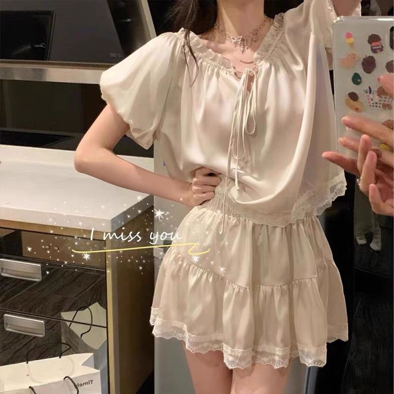 ชุดนอนผ้าไหมน้ําแข็งผู้หญิงสูทแขนพัฟฤดูร้อนสไตล์ใหม่ ชุดบ้าน แขนสั้น + กางเกงขาสั้นนักเรียนหวานรุ่นคุณภาพสูง