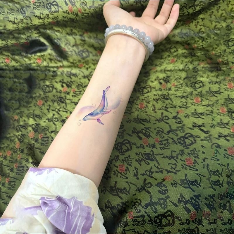 สีฟ้าปลาวาฬลายสักสาวเซ็กซี่เอวสักสติกเกอร์รอยสักกันน้ํายาวนาน7วันสติกเกอร์ผิวชั่วคราวสักปลอม