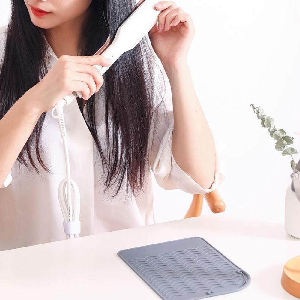 FANIELLAPOWELL ปลอกซิลิโคน,แบบพกพาป้องกันเคาน์เตอร์เสื่อทนความร้อน,แผ่นซิลิโคนกันลื่น Travling ใช้งานได้จริงสําหรับเหล็กดัดผม Straightener Burn - รูปที่ 7