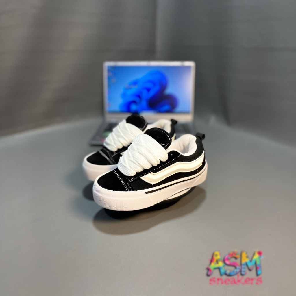 รองเท้าผ้าใบเด็กชายและเด็กหญิงรองเท้าผ้าใบเด็ก K4nuBest Seller รองเท้า BOYS สีดําและสีขาวรองเท้าผู้ห