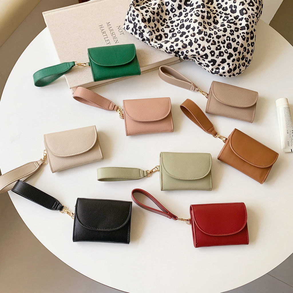 พวงกุญแจแฟชั่นผู้หญิง พร้อมกระเป๋าหนังขนาดเล็ก สามารถใส่บัตรและเหรียญได้ และมีหลากหลายฟังก์ชัน