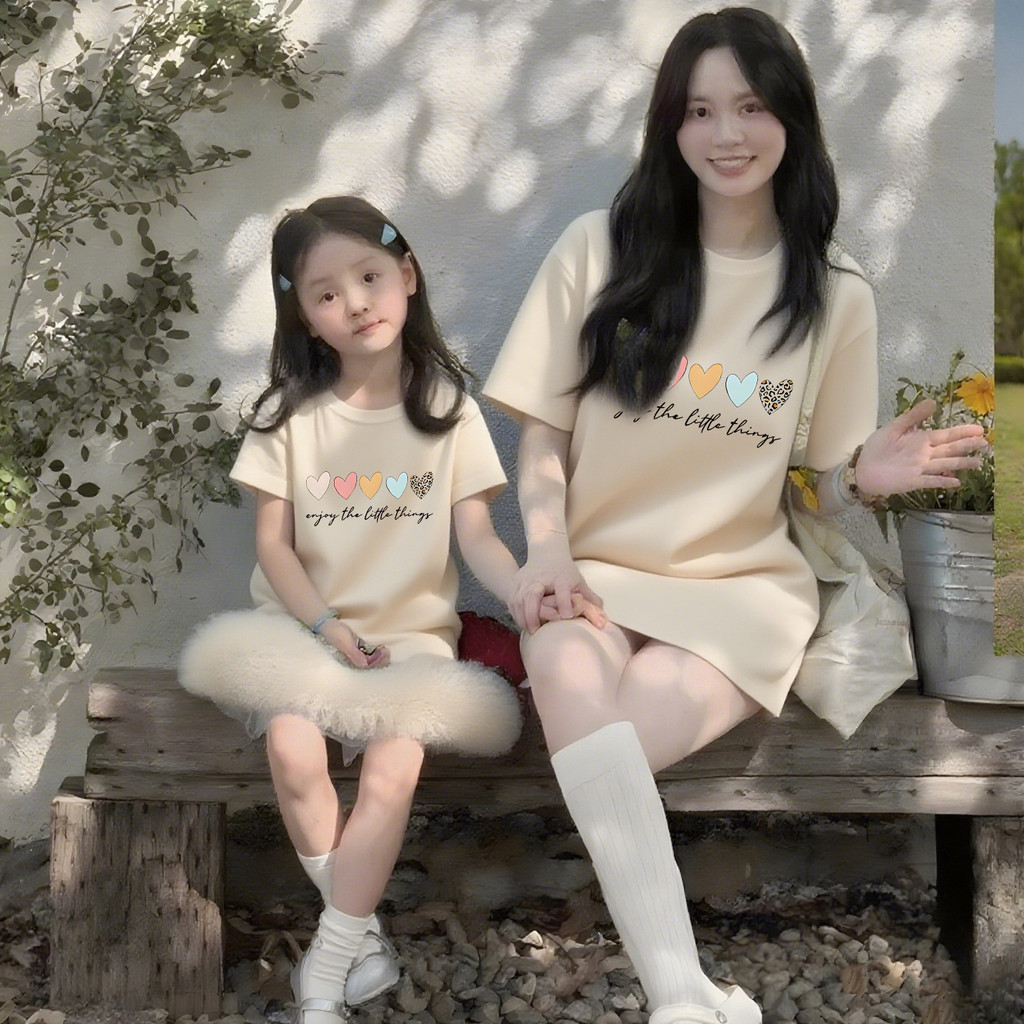🔥พร้อมส่ง&COD🔥RINA STUDIO🔥 ชุดเสื้อยืดสำหรับครอบครัวในลinie์สินค้าแบบครอบครัว ใหม่2025 เสื้อยืดคอกลม 100% ผ้าแตนม้า#6548