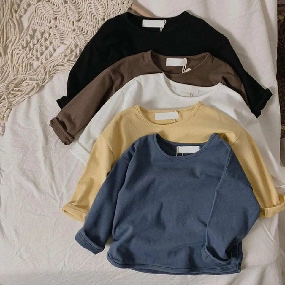 เสื้อยืดเด็กแขนยาวสีทึบ พื้นฐานรอบคอดesignสบาย เหมาะกับฤดูใบไม้ผลิและใบไม้ร่วง สไตล์เกาหลี