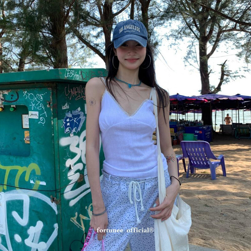 Fortunee สายเดี่ยวลูกไม้คอวีโชว์หุ่นเพรียว สำหรับผู้หญิงสไตล์เกาหลี ใส่ได้หลายโอกาสเหมาะกับฤดูร้อน