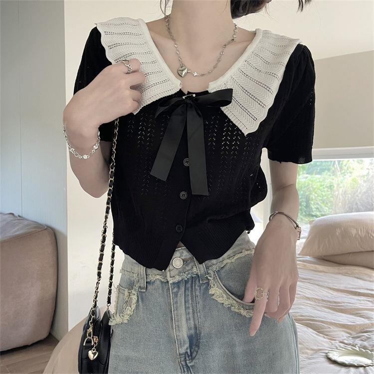 Maze⭐️พร้อมส่ง⭐️เสื้อคาร์ดิแกนถักแขนสั้นแต่งโบว์ระบายคอสุดหรูผ้านิ่มนุ่มสวมใส่สบาย(X029) ราคา ถูกที่สุด ดีลบีเคเค แกลเลอรีภาพที่ 4
