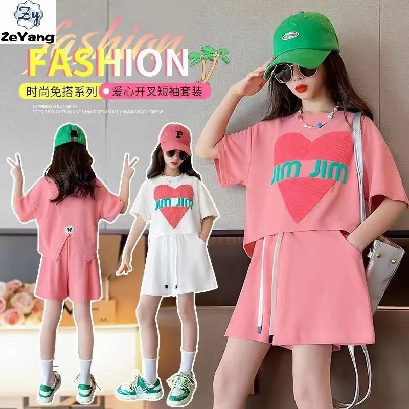[ซี่] 110-170เซนติเมตรพร้อมสต็อกเด็กลําลองแขนสั้นเสื้อยืดสูทแฟชั่นอินเทรนด์สูทเด็กแขนสั้นกางเกงขาสั้นชุดกีฬาสองชิ้นรักพิมพ์สูทเวอร์ชั่นเกาหลีเสื้อผ้าเ