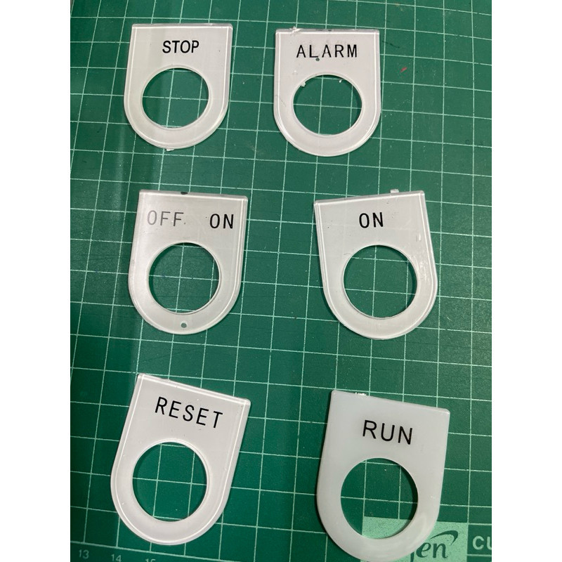 ป้ายเนมเพลท ตู้คอนโทรล Name plat แพ็ค5ชิ้น  Power  run start off auto man overload stop off s r t on
