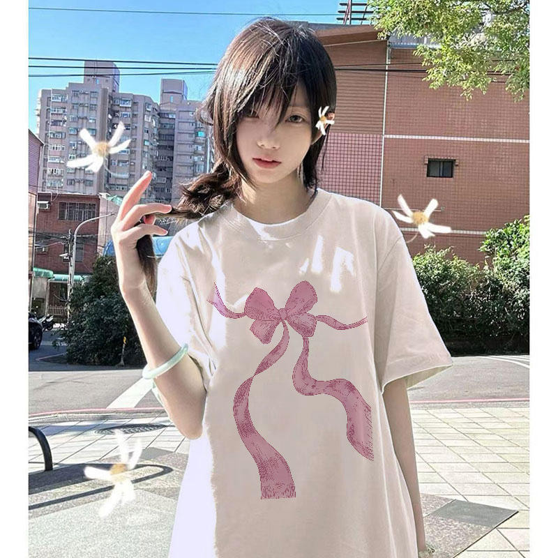 Basi เสื้อยืด oversize ผู้หญิง คอกลม ลายโบว์น่ารัก Ribbon ผ้าคอตตอน100% นุ่มมาก ใส่สบาย แฟชั่นเกาหลี มินิมอล y2k