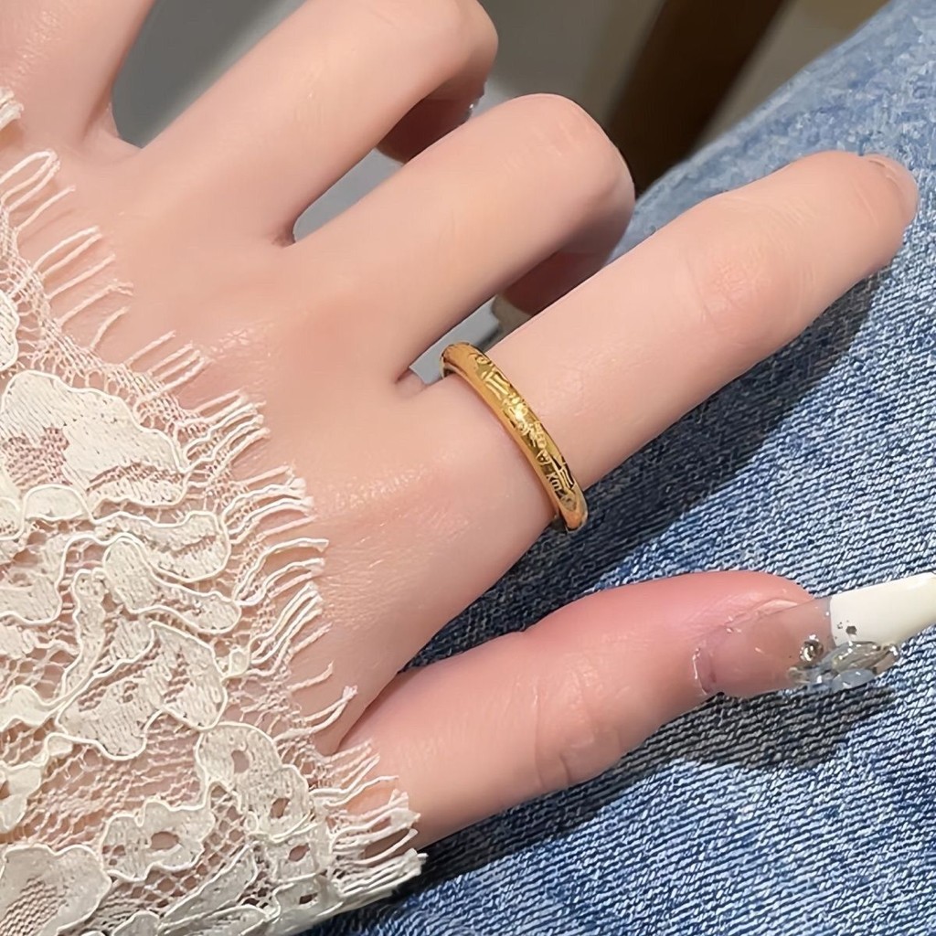 Blessed วิธีโบราณแหวนเหล็กไทเทเนียมแข็งหญิง 18k แหวนทองหรูหรา High-End ins สไตล์