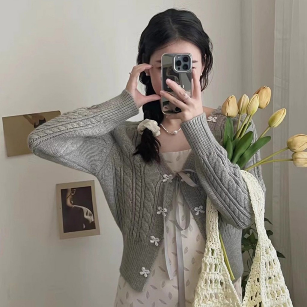 เสื้อคาร์ดิแกนถักโบว์สดใสสไตล์เกาหลีสำหรับผู้หญิงเสื้อผ้าฤดูใบไม้ร่วงแบบใหม่เสื้อสเวตเตอร์สไตล์วินเทจดีไซน์เฉพาะกลุ่ม