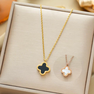 Simple All-Matchสีดําสีขาวเปลือกสองด้านFour-Leaf Cloverสร้อยคอเหล็กไทเทเนียมหญิงแฟชั่น