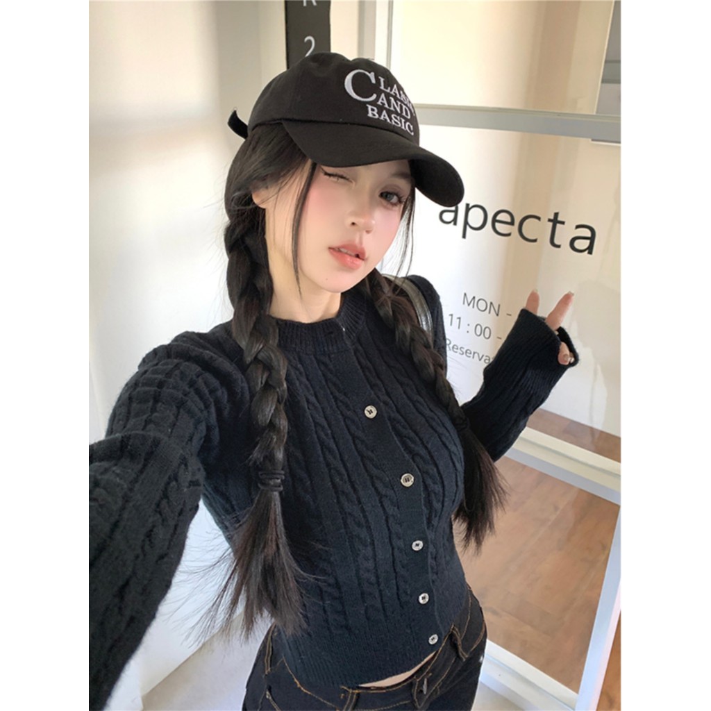 เวอร์ชั่นเกาหลีสไตล์ใหม่สลิมฟิตสีดําสั้นบิดเสื้อถักผู้หญิงฤดูใบไม้ร่วง ผอมลง ดูสาวร้อนภายในแขนยาวเสื้อสเวตเตอร์ถัก