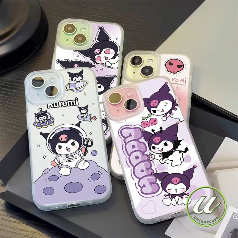 การ์ตูนนักบินอวกาศคุโรมิกราฟิตี้คู่รัก เคส IPhone 14 15 12 13 11 Pro Max 8Plus XS X Max XR 15 7 8 14 Plus 7Plus SE 2020