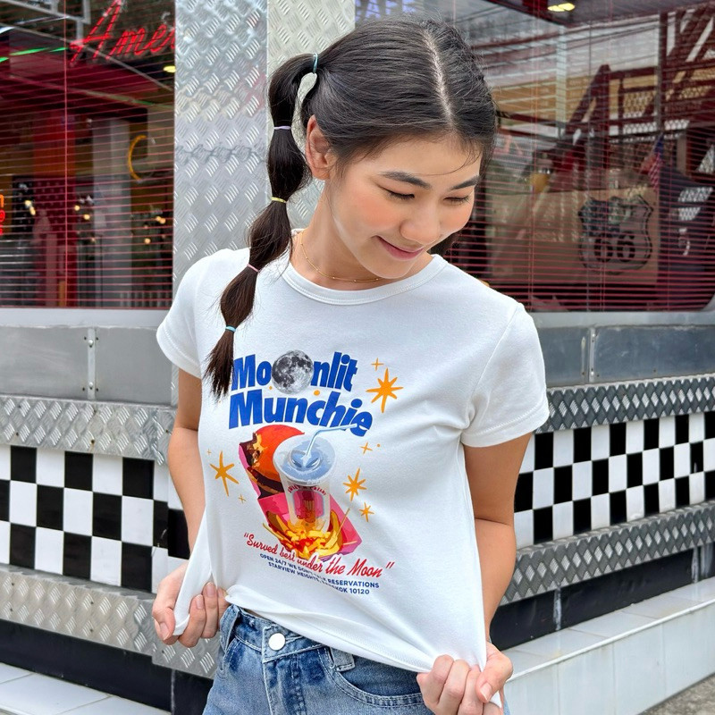 OH BRUNO | เสื้อยืด PREMIUM COTTON และ เสื้อครอป ลาย Moonlit munchie | Unisex T-shirt and Baby tee