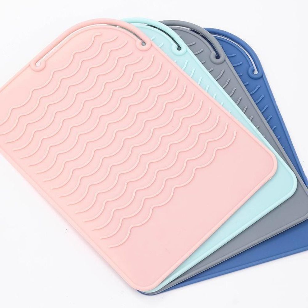 FANIELLAPOWELL ปลอกซิลิโคน,แบบพกพาป้องกันเคาน์เตอร์เสื่อทนความร้อน,แผ่นซิลิโคนกันลื่น Travling ใช้งานได้จริงสําหรับเหล็กดัดผม Straightener Burn - รูปที่ 2