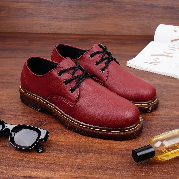 MERAH D6 DR Martens Low Shoes รองเท้าลําลองผู้ชาย Office Red Lace Up Casual รองเท้าทางการหนังยาง Sol