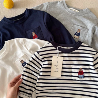 เสื้อยืดแขนยาวมีกระเป๋าด้านบนสำหรับเด็ก ออกแบบการ์ตูน สไตล์ท…