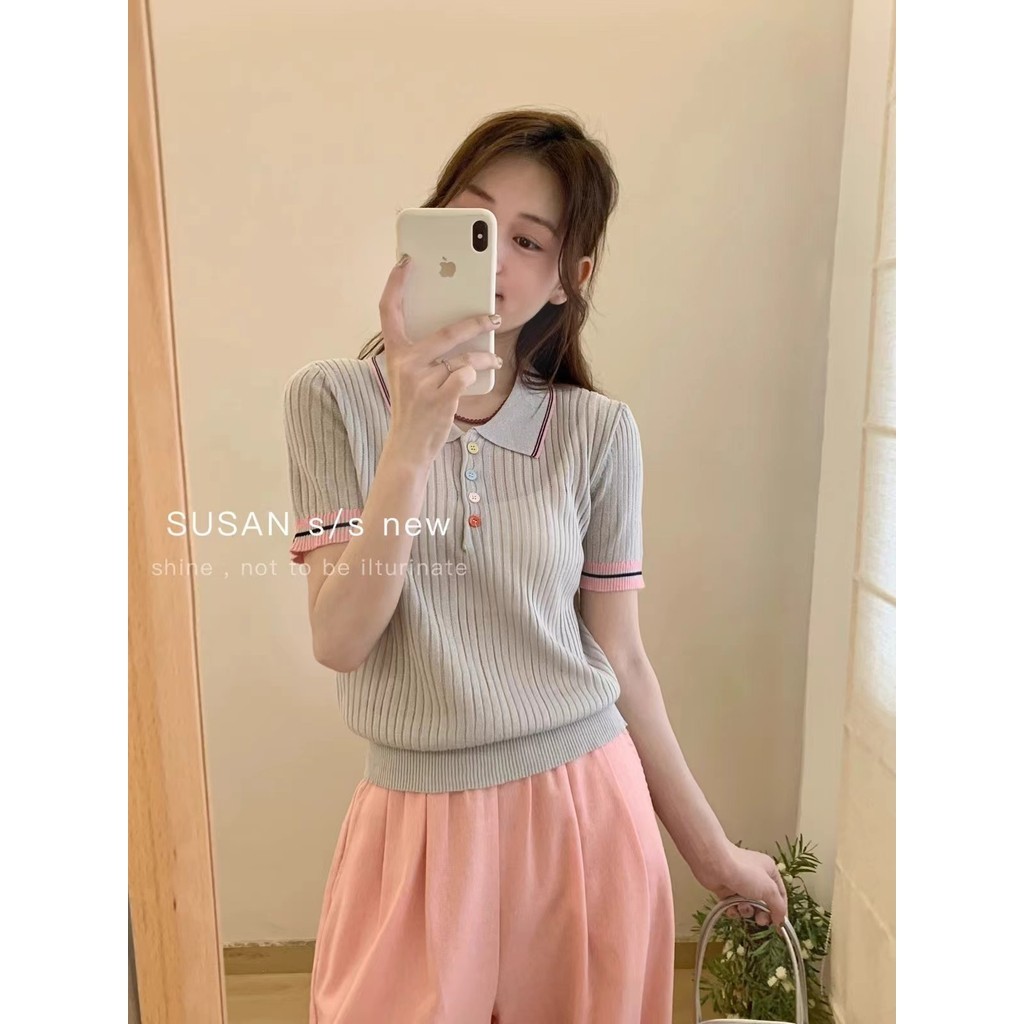 คอโปโลสีตัดกันผ้าไหมน้ำแข็งถักแขนสั้นฤดูร้อนแบบใหม่ย้อนยุคปกใส่แล้วดูผอมเพรียวเสื้อลำลองผ้าถัก Higem