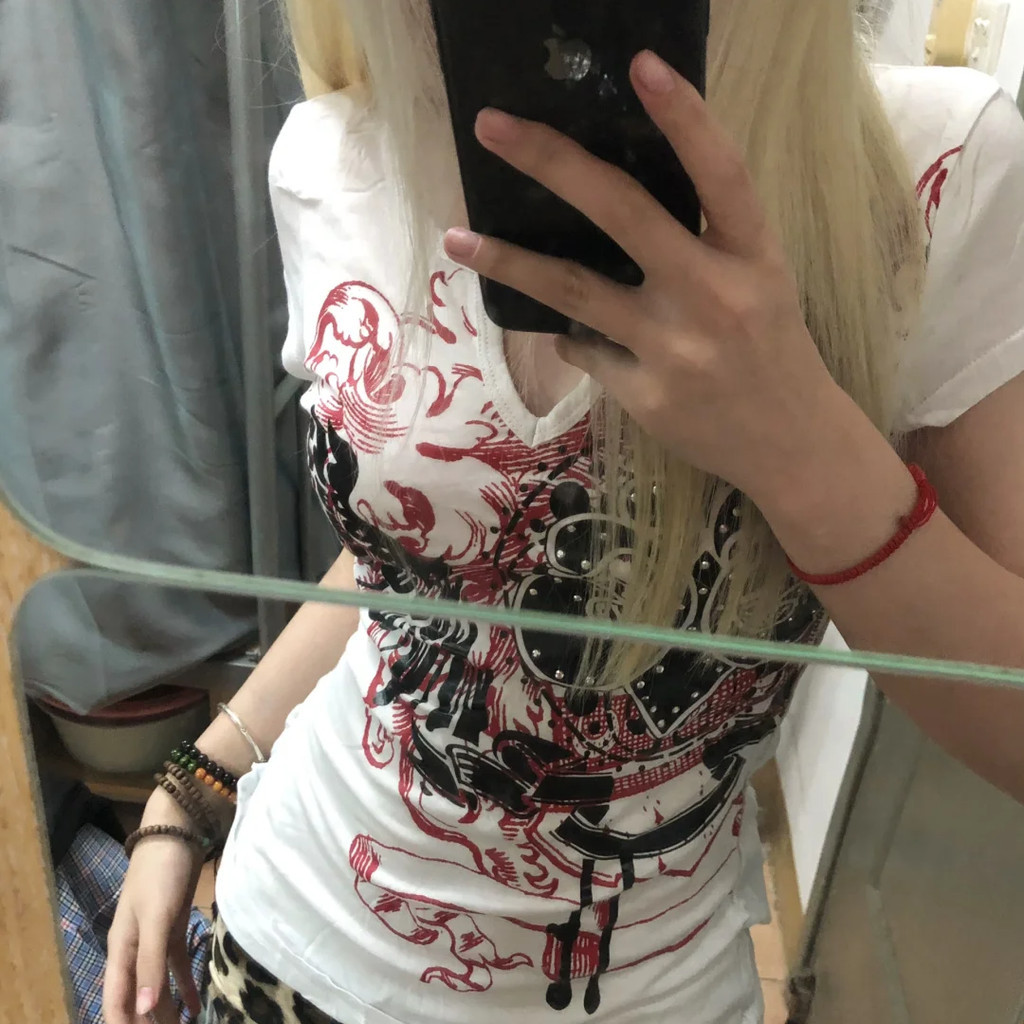 เสื้อยืดแขนสั้นคอวีฤดูร้อนของผู้หญิงสลิมสั้นด้านบน
