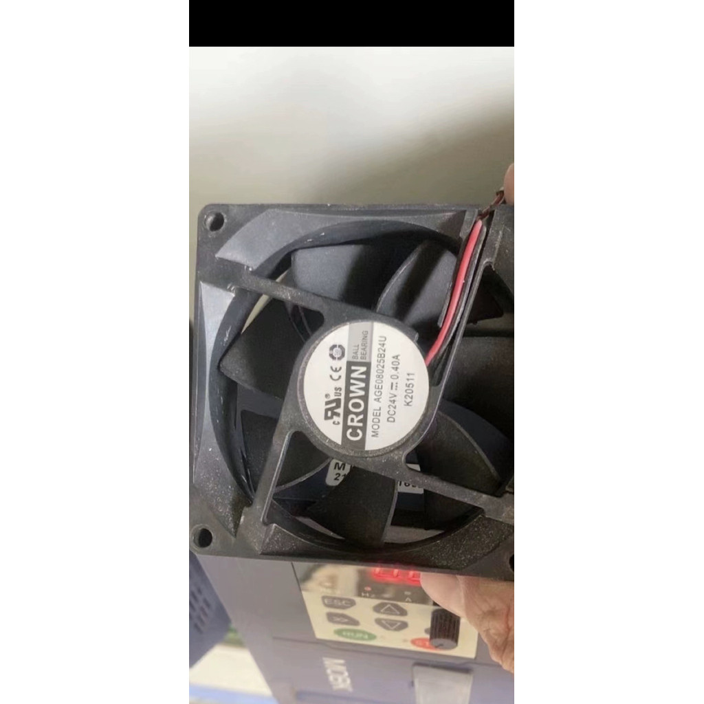 80 * 80 * 25 AGE0825B24U 8025 24V 0.4A ขนาดใหญ่ Air Volume Double Ball พัดลมระบายความร้อน 8 ซม. ซม. 