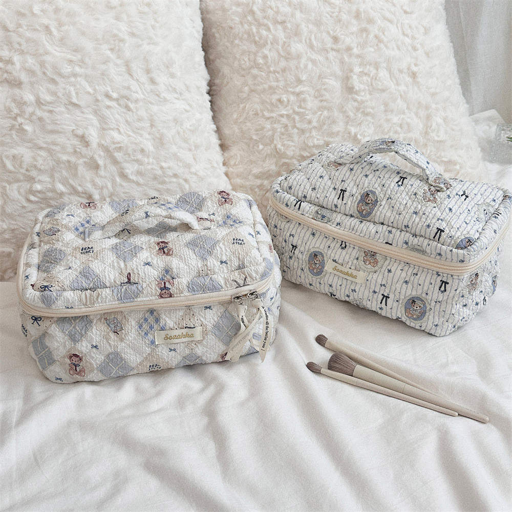 ใหม่กระเป๋าเครื่องสําอางการ์ตูนเดินทางแบบพกพาขนาดใหญ่-ความจุถุงเก็บอุปกรณ์อาบน้ําน่ารักหมีแบบพกพาถุงเก็บเครื่องสําอางรูปแบบใหม่ฟองเนื้อผ้านวมผ้าฝ้ายกระต่ายเครื - รูปที่ 6