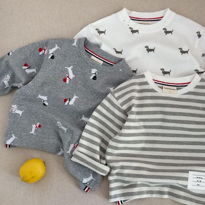 เสื้อยืดแขนยาวเด็กชายฤดูใบไม้ร่วงฤดูหนาวแฟชั่นสไตล์ใหม่เวอร์ชั่นเกาหลีผ้าฝ้ายแท้คอกลมการ์ตูนลูกสุนัขเต็มพิมพ์ลายหล่อสบายๆสบา