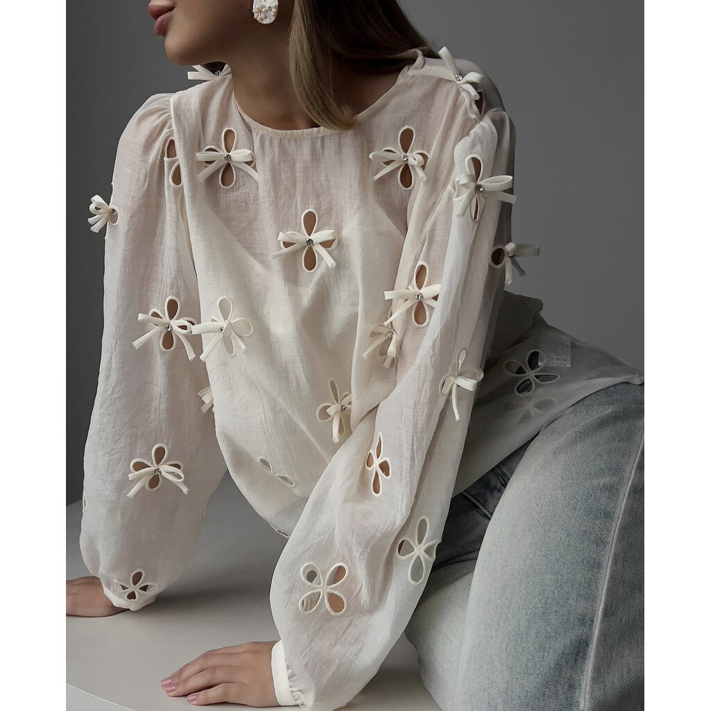 TP499 - เสื้อคอกลม กระดุมคอด้านหลัง ดีเทลผ้าสวยมาก ผ้าไหมเกาหลีสีครีมขาว