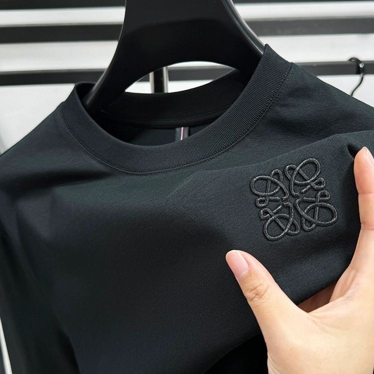 High-end Heavy เย็บปักถักร้อยเสื้อยืดแขนยาวฤดูใบไม้ผลิรอบคอสีทึบ Bottoming เสื้อ All-Match เสื้อยืดผู้ชายสไตล์ใหม่ภายในอินเทรนด์ผู้ชายด้านบน [พร้อม