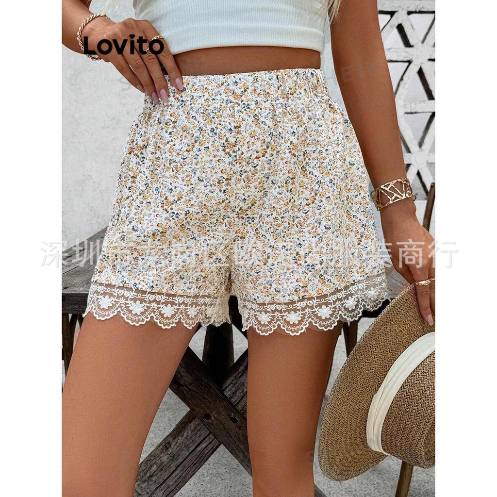 Lovito กางเกงขาสั้นลูกไม้ลายดอกไม้ ดิทซี่ แบบสบาย ๆ สำหรับผู้หญิง LNL72248
