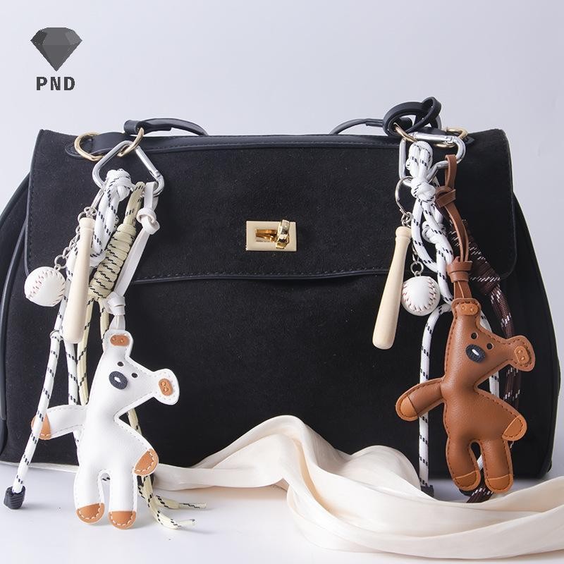 PND 1 ชิ้น พวงกุญแจหนัง Bean Bear สไตล์ครีเอทีฟ พร้อมห่วงสร้อยคอพวงกุญแจ (Lanyard) และ charm เป็นของ
