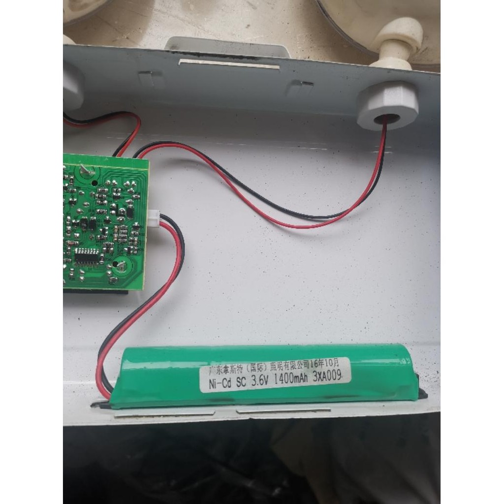 เหมาะสําหรับ 1388 Dual-Head ไฟฉุกเฉิน Naste แบตเตอรี่ Ni-Cd SC 3.6V 4.8V1400mAh 3 * A009