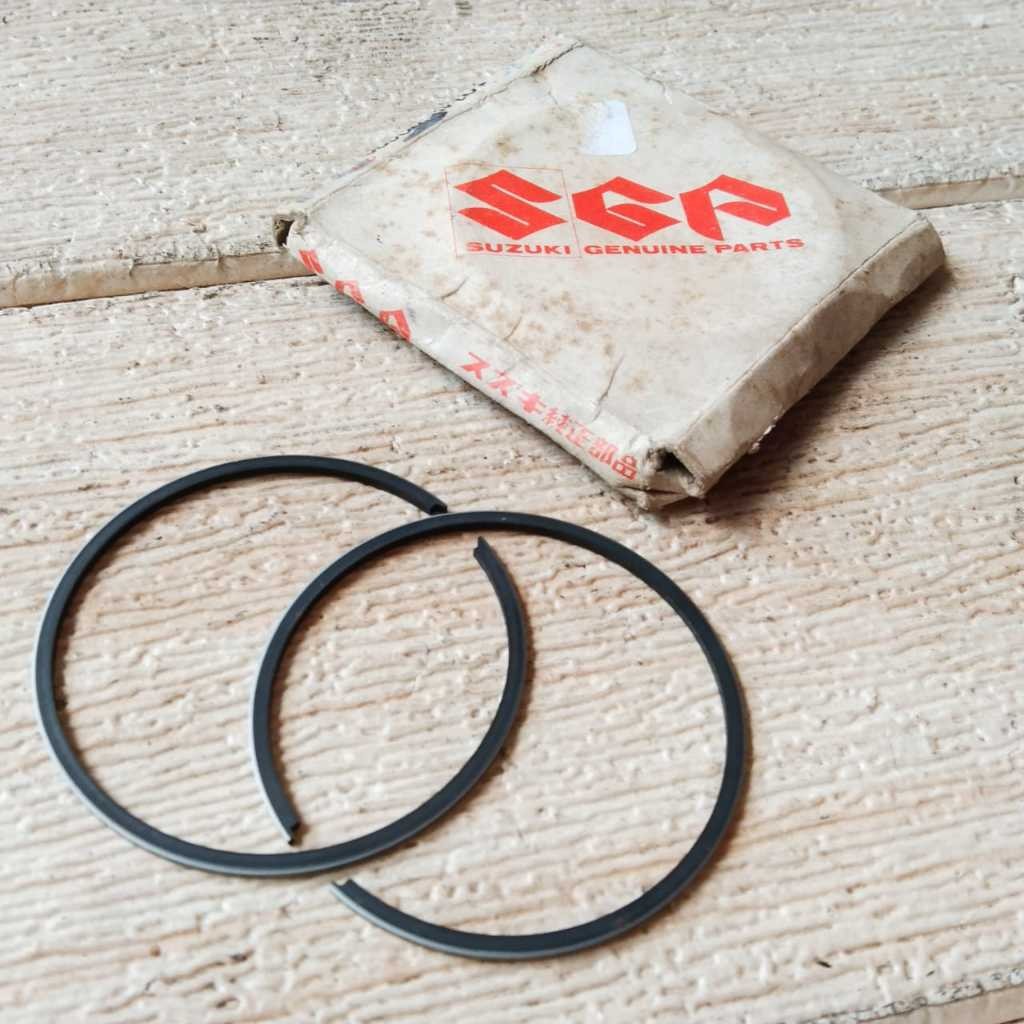 ต้นฉบับ 100% (12140-38630) PISTON RING SET OS OVERSIZE STD SUZUKI GP100 TS100