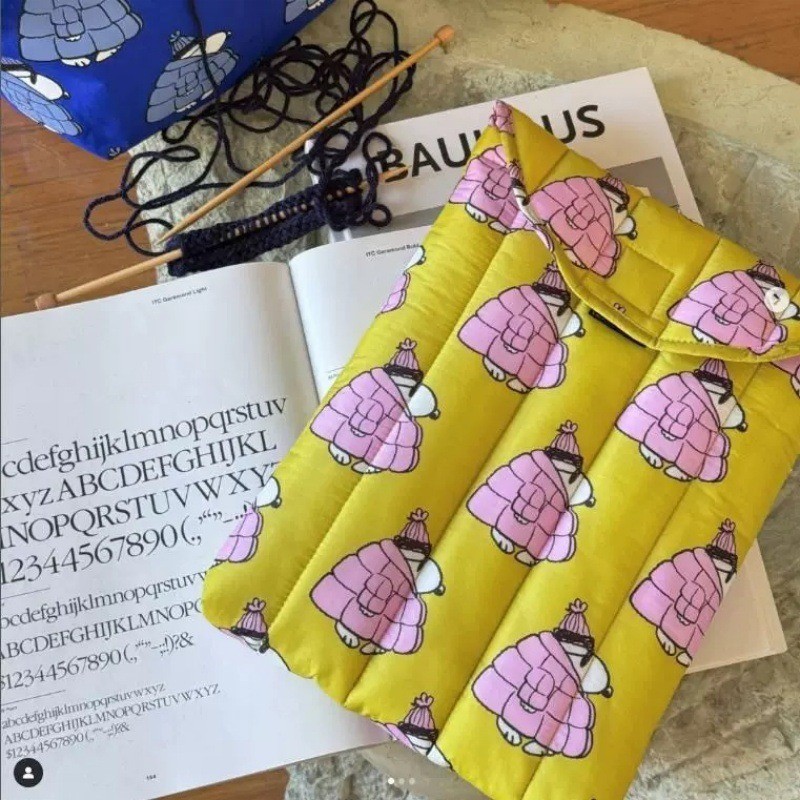 กระเป๋าแท็บเล็ต Snoopy พิมพ์ผ้านวมแบบพกพา 43/47 ซม. กระเป๋าเก็บแท็บเล็ตเคสป้องกัน